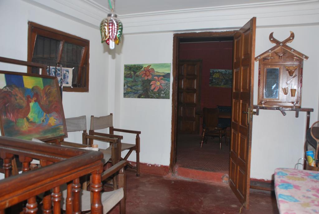 Hilltop Lodge Гувахати Экстерьер фото